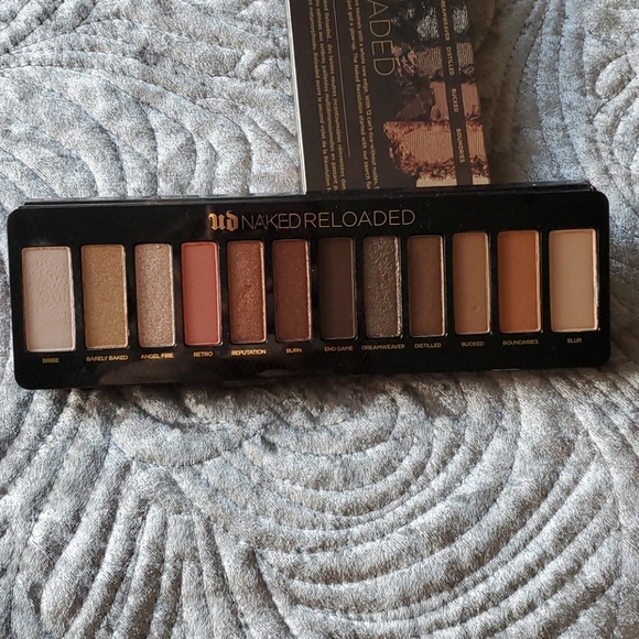 Urban Decay Reloaded Palette - Picture 3 of 3